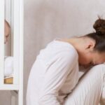 ما هي أسباب وأعراض اكتئاب ما بعد الولادة وما هي الكآبة النفاسية؟
