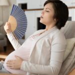 أسباب زيادة التعرق أثناء الحمل وكيفية التعامل معه